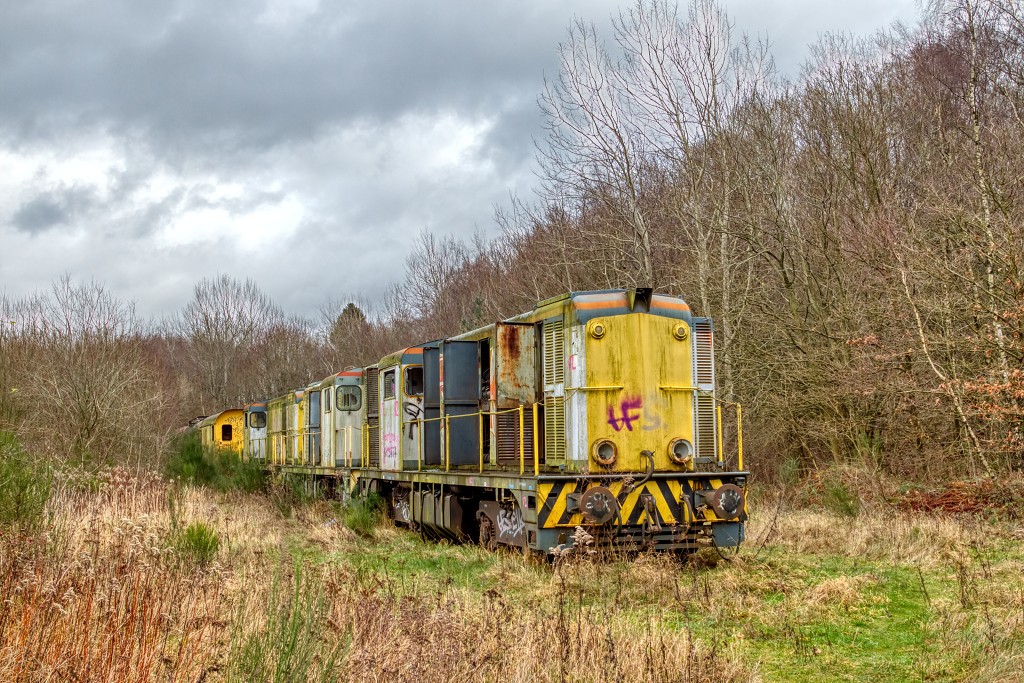 HDR urbex trein train chemin de fer Junkyard urban graffiti oldtimer junk decay vervallen abandoned abondonne vandalisme